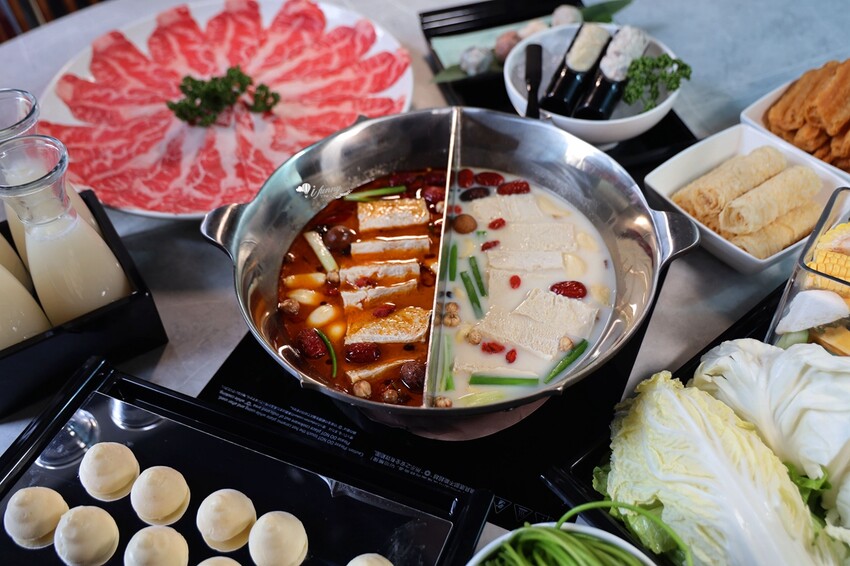 台北市信義區象山站 | 無老鍋信義店 全新複合式店型「鴛鴦鍋配手搖茶飲」8秒涮和牛 獨家甜點白糖粿 道道精彩