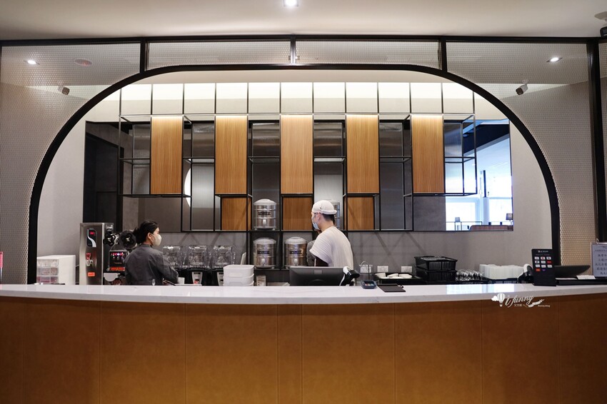 台北市信義區象山站 | 無老鍋信義店 全新複合式店型「鴛鴦鍋配手搖茶飲」8秒涮和牛 獨家甜點白糖粿 道道精彩