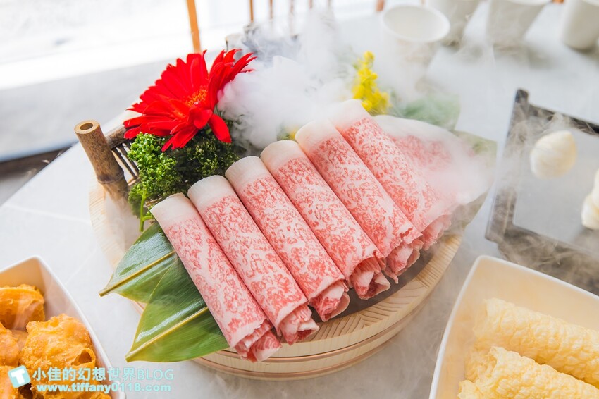 台北市信義區無老鍋信義店/獨創冰淇淋豆腐鍋湯頭一絕/8秒涮和牛入口即化/吃鍋還有手搖飲超狂/台北火鍋推薦