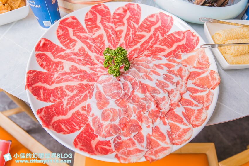 台北市信義區無老鍋信義店/獨創冰淇淋豆腐鍋湯頭一絕/8秒涮和牛入口即化/吃鍋還有手搖飲超狂/台北火鍋推薦