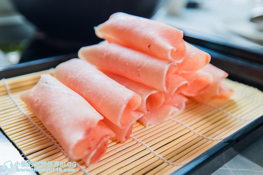 台北市信義區無老鍋信義店/獨創冰淇淋豆腐鍋湯頭一絕/8秒涮和牛入口即化/吃鍋還有手搖飲超狂/台北火鍋推薦