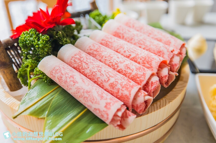 台北市信義區無老鍋信義店/獨創冰淇淋豆腐鍋湯頭一絕/8秒涮和牛入口即化/吃鍋還有手搖飲超狂/台北火鍋推薦