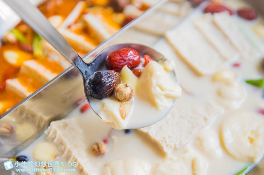 台北市信義區無老鍋信義店/獨創冰淇淋豆腐鍋湯頭一絕/8秒涮和牛入口即化/吃鍋還有手搖飲超狂/台北火鍋推薦