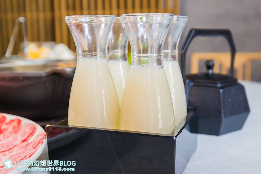 台北市信義區無老鍋信義店/獨創冰淇淋豆腐鍋湯頭一絕/8秒涮和牛入口即化/吃鍋還有手搖飲超狂/台北火鍋推薦