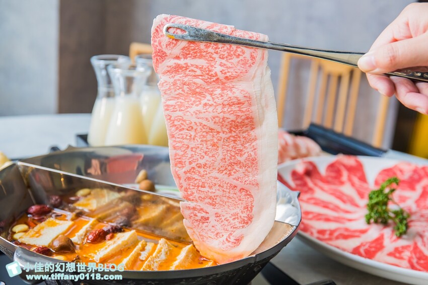 台北市信義區無老鍋信義店/獨創冰淇淋豆腐鍋湯頭一絕/8秒涮和牛入口即化/吃鍋還有手搖飲超狂/台北火鍋推薦