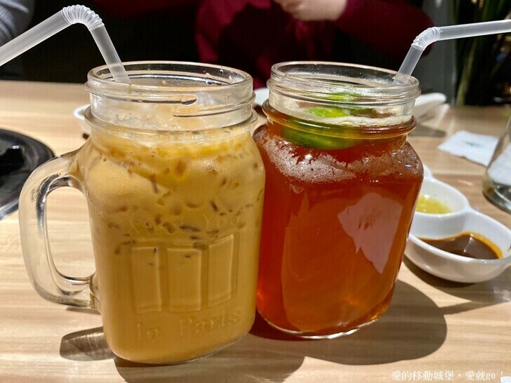 【泰滾Rolling Thai泰式火鍋推薦】充滿熱帶風情叢林裝潢一秒到泰國 南洋風味招牌冬蔭功鍋 當月壽星幾歲就送幾隻蝦 高CP值 消夜、約會、慶生、聚餐的好地方 ，愛就GO !