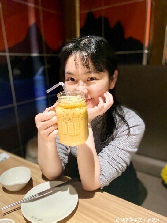 【泰滾Rolling Thai泰式火鍋推薦】充滿熱帶風情叢林裝潢一秒到泰國 南洋風味招牌冬蔭功鍋 當月壽星幾歲就送幾隻蝦 高CP值 消夜、約會、慶生、聚餐的好地方 ，愛就GO !