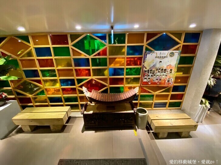 【泰滾Rolling Thai泰式火鍋推薦】充滿熱帶風情叢林裝潢一秒到泰國 南洋風味招牌冬蔭功鍋 當月壽星幾歲就送幾隻蝦 高CP值 消夜、約會、慶生、聚餐的好地方 ，愛就GO !