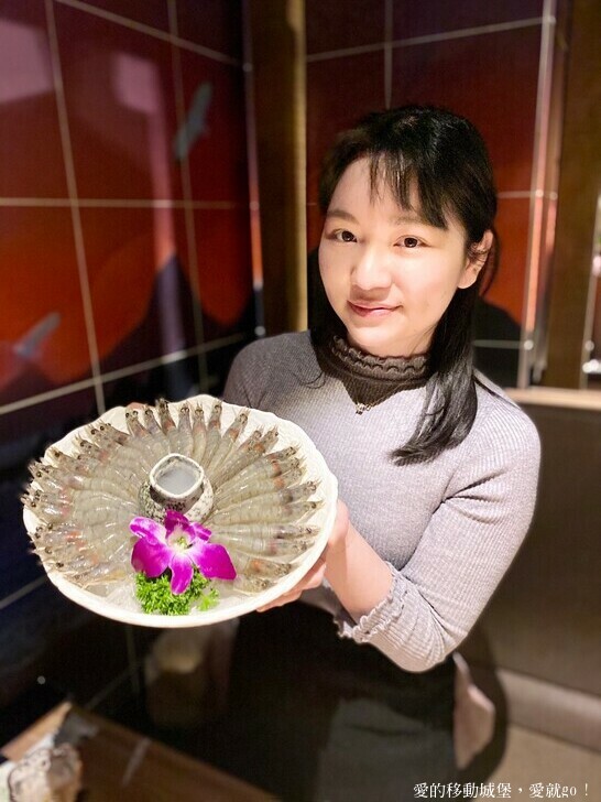 【泰滾Rolling Thai泰式火鍋推薦】充滿熱帶風情叢林裝潢一秒到泰國 南洋風味招牌冬蔭功鍋 當月壽星幾歲就送幾隻蝦 高CP值 消夜、約會、慶生、聚餐的好地方 ，愛就GO !