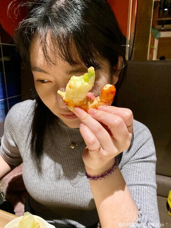 【泰滾Rolling Thai泰式火鍋推薦】充滿熱帶風情叢林裝潢一秒到泰國 南洋風味招牌冬蔭功鍋 當月壽星幾歲就送幾隻蝦 高CP值 消夜、約會、慶生、聚餐的好地方 ，愛就GO !