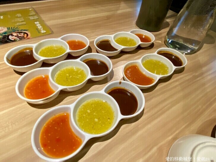 【泰滾Rolling Thai泰式火鍋推薦】充滿熱帶風情叢林裝潢一秒到泰國 南洋風味招牌冬蔭功鍋 當月壽星幾歲就送幾隻蝦 高CP值 消夜、約會、慶生、聚餐的好地方 ，愛就GO !