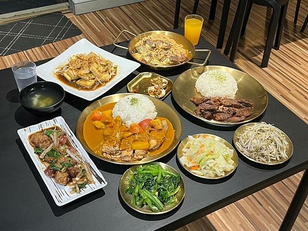 (中原美食)上癮食板屋~超夠味鐵板套餐現點現炒~雞豬牛海鮮通