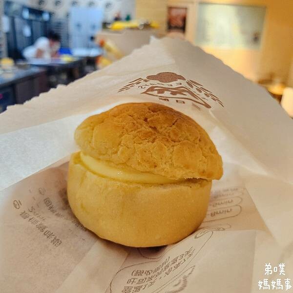 高雄市苓雅區【高雄‧苓雅】三日酵菠蘿專賣店(文化店)│高雄在地麵包店、麵包軟Q好吃，有內用位置