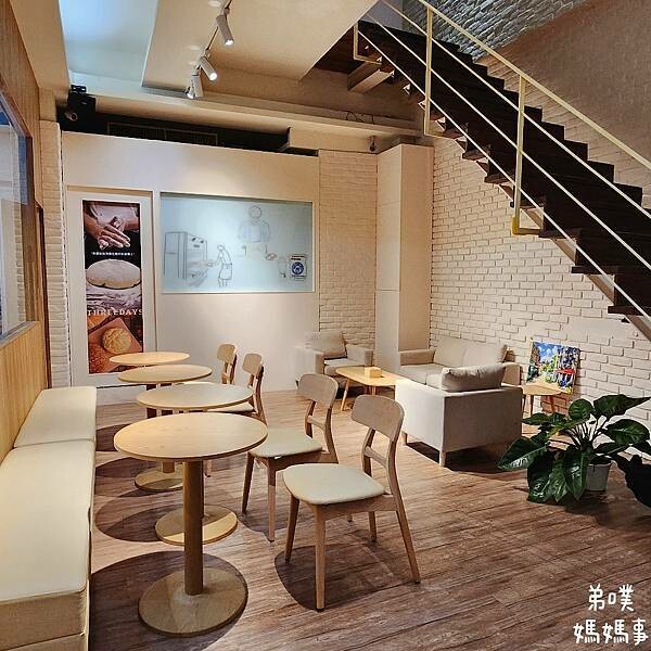 高雄市苓雅區【高雄‧苓雅】三日酵菠蘿專賣店(文化店)│高雄在地麵包店、麵包軟Q好吃，有內用位置