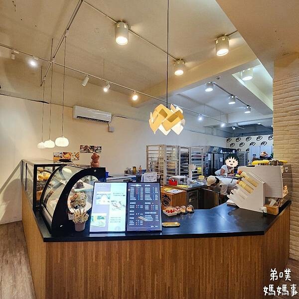 高雄市苓雅區【高雄‧苓雅】三日酵菠蘿專賣店(文化店)│高雄在地麵包店、麵包軟Q好吃，有內用位置