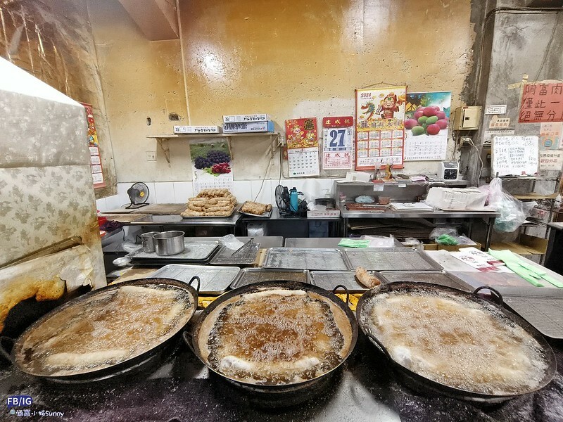 嘉義美食｜東市場8家必吃人氣美食,王家祖傳本產牛肉湯,阿富網絲肉捲,蕭家春捲