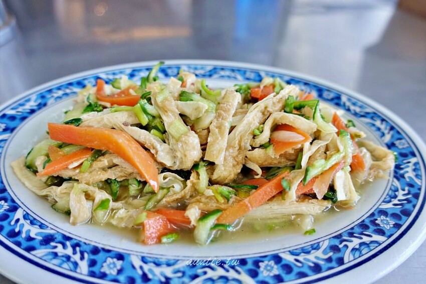 宜蘭縣宜蘭市【宜蘭】老豫仔招牌牛肉麵，半筋半肉牛肉麵，湯頭濃郁肉大塊