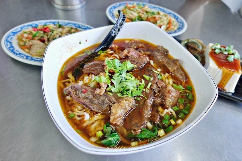 宜蘭縣宜蘭市【宜蘭】老豫仔招牌牛肉麵，半筋半肉牛肉麵，湯頭濃郁肉大塊
