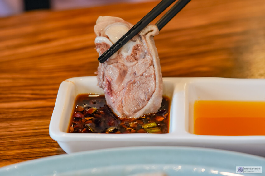 苗栗縣卓蘭鎮苗栗卓蘭美食-鵝行天下萬家香麵館-道地的客家美食,四川成都酸辣粉酸辣夠味/鄰近卓蘭峩崙廟