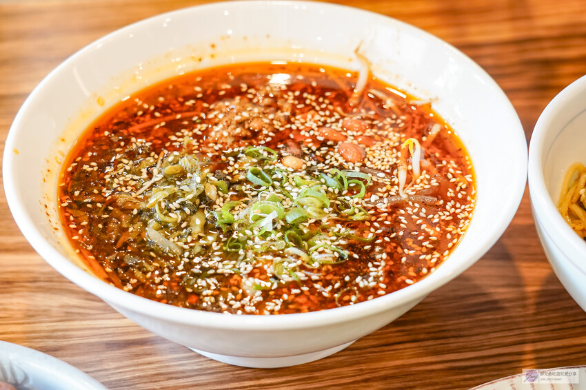 苗栗縣卓蘭鎮苗栗卓蘭美食-鵝行天下萬家香麵館-道地的客家美食,四川成都酸辣粉酸辣夠味/鄰近卓蘭峩崙廟