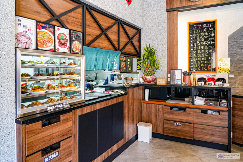 苗栗縣卓蘭鎮苗栗卓蘭美食-鵝行天下萬家香麵館-道地的客家美食,四川成都酸辣粉酸辣夠味/鄰近卓蘭峩崙廟