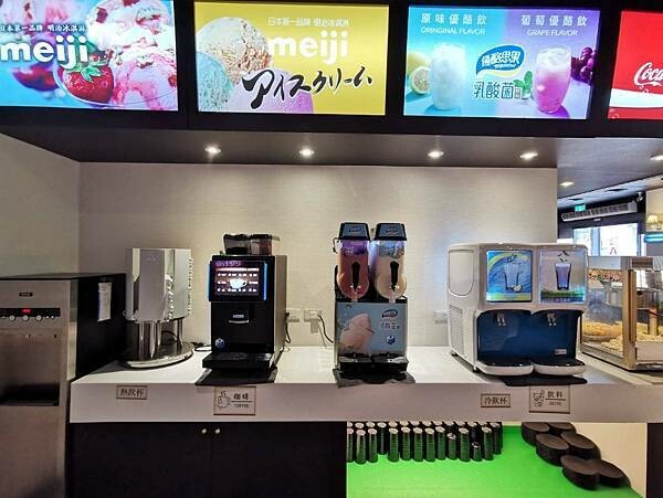 台東縣台東市(台東)八方悅精緻鍋物-鍋物選擇豐富,加上週邊自助吧冰淇淋、飲料、鍋料吃到飽,這也太豐盛