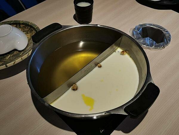 台東縣台東市(台東)八方悅精緻鍋物-鍋物選擇豐富,加上週邊自助吧冰淇淋、飲料、鍋料吃到飽,這也太豐盛