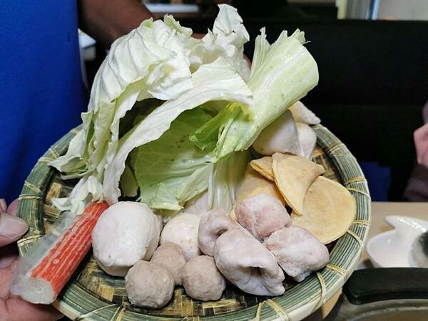 台東縣台東市(台東)八方悅精緻鍋物-鍋物選擇豐富,加上週邊自助吧冰淇淋、飲料、鍋料吃到飽,這也太豐盛