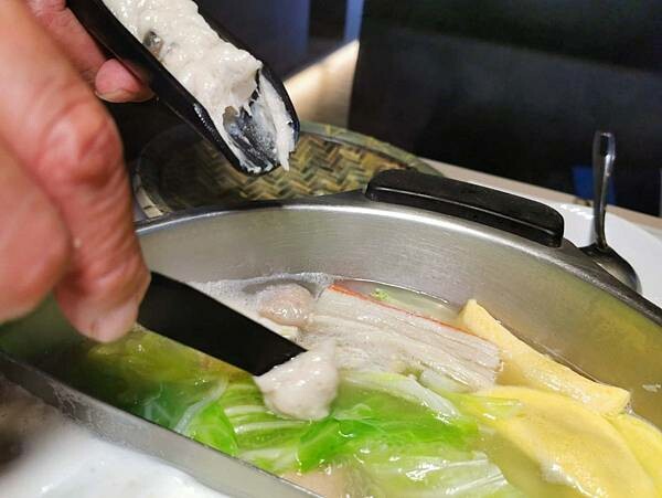 台東縣台東市(台東)八方悅精緻鍋物-鍋物選擇豐富,加上週邊自助吧冰淇淋、飲料、鍋料吃到飽,這也太豐盛