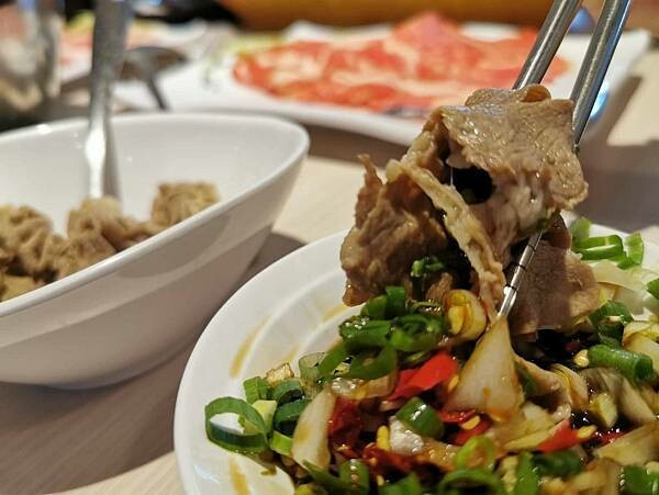 台東縣台東市(台東)八方悅精緻鍋物-鍋物選擇豐富,加上週邊自助吧冰淇淋、飲料、鍋料吃到飽,這也太豐盛