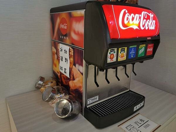 台東縣台東市(台東)八方悅精緻鍋物-鍋物選擇豐富,加上週邊自助吧冰淇淋、飲料、鍋料吃到飽,這也太豐盛