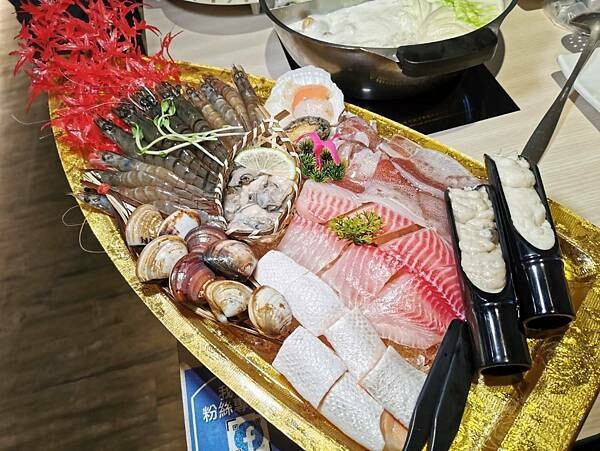 台東縣台東市(台東)八方悅精緻鍋物-鍋物選擇豐富,加上週邊自助吧冰淇淋、飲料、鍋料吃到飽,這也太豐盛