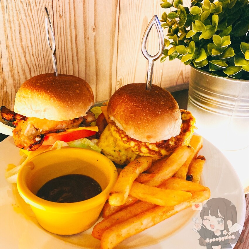 桃園市中壢區被網友喻為中壢最好吃的碳烤牛排—熾焰美式炭烤牛排The Flame STEAK HOUSE，外酥內嫩加上鮮嫩多汁的口感讓人