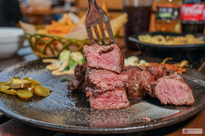 桃園中壢牛排推薦！熾焰美式炭烤牛排原肉炭烤，玉米濃湯無限續