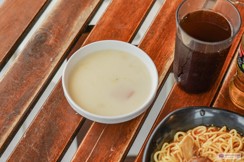 桃園中壢牛排推薦！熾焰美式炭烤牛排原肉炭烤，玉米濃湯無限續