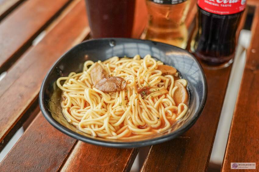 桃園中壢牛排推薦！熾焰美式炭烤牛排原肉炭烤，玉米濃湯無限續