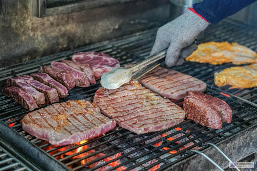 桃園中壢牛排推薦！熾焰美式炭烤牛排原肉炭烤，玉米濃湯無限續
