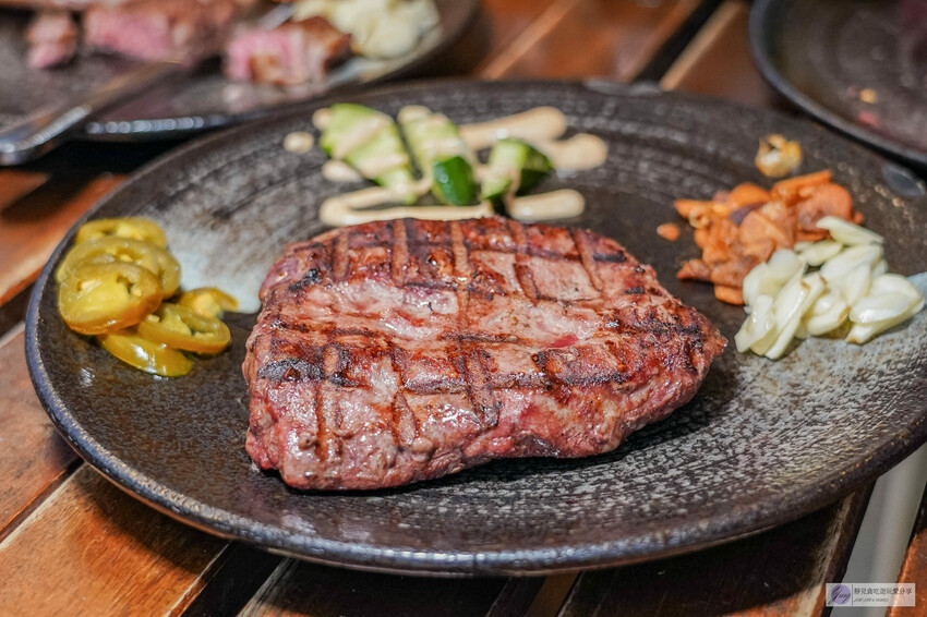 桃園中壢牛排推薦！熾焰美式炭烤牛排原肉炭烤，玉米濃湯無限續