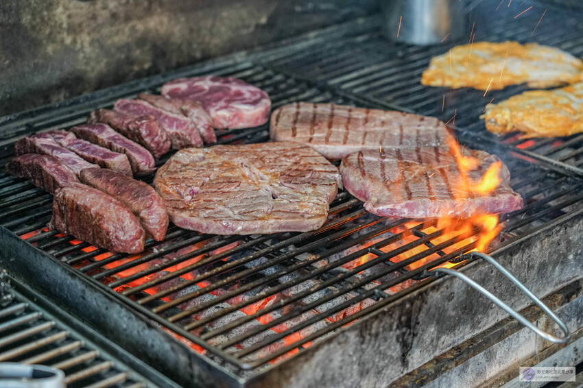 桃園中壢牛排推薦！熾焰美式炭烤牛排原肉炭烤，玉米濃湯無限續
