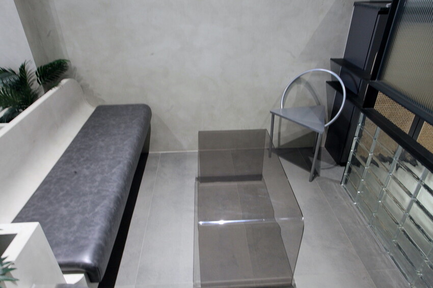 台南市中西區吃。台南｜中西區。「FAAA Coffee」新店報報!!!!!!廣發寓所（行旅）附設咖啡廳，冷色系金屬元素設計氛圍很