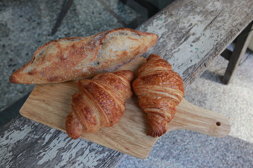 台南市北區吃。台南｜北區。「Two Wild Ducks Hanging Bakery 鴨鴨麵包」新店報報!!!!隱身在巷弄歐式麵包專門店，堪稱