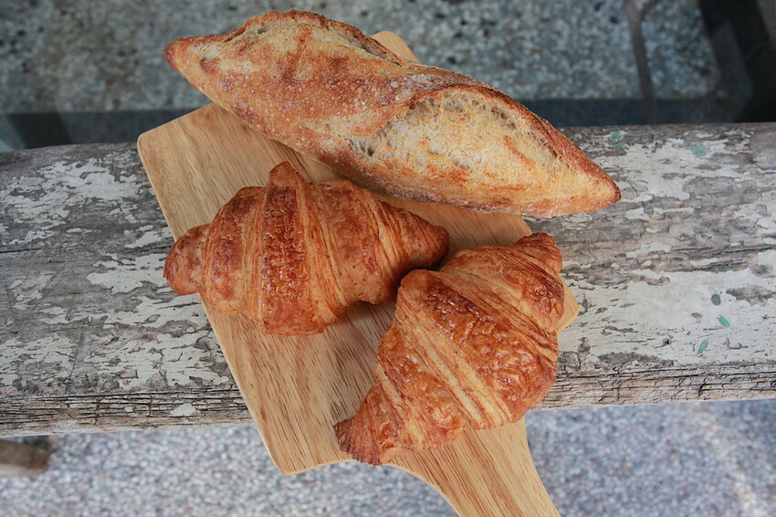 台南市北區吃。台南｜北區。「Two Wild Ducks Hanging Bakery 鴨鴨麵包」新店報報!!!!隱身在巷弄歐式麵包專門店，堪稱