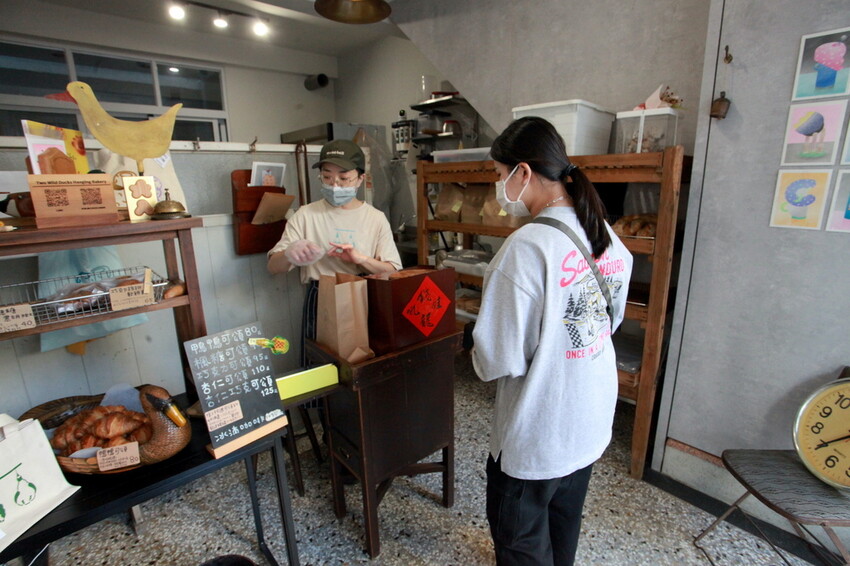 台南市北區吃。台南｜北區。「Two Wild Ducks Hanging Bakery 鴨鴨麵包」新店報報!!!!隱身在巷弄歐式麵包專門店，堪稱