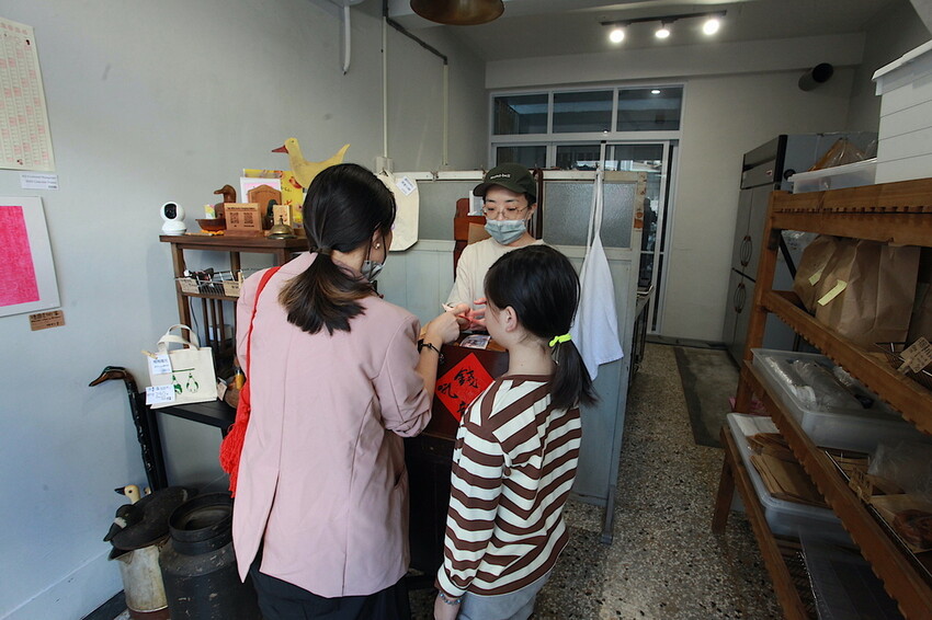 台南市北區吃。台南｜北區。「Two Wild Ducks Hanging Bakery 鴨鴨麵包」新店報報!!!!隱身在巷弄歐式麵包專門店，堪稱