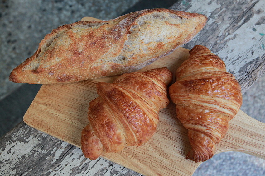 台南市北區吃。台南｜北區。「Two Wild Ducks Hanging Bakery 鴨鴨麵包」新店報報!!!!隱身在巷弄歐式麵包專門店，堪稱