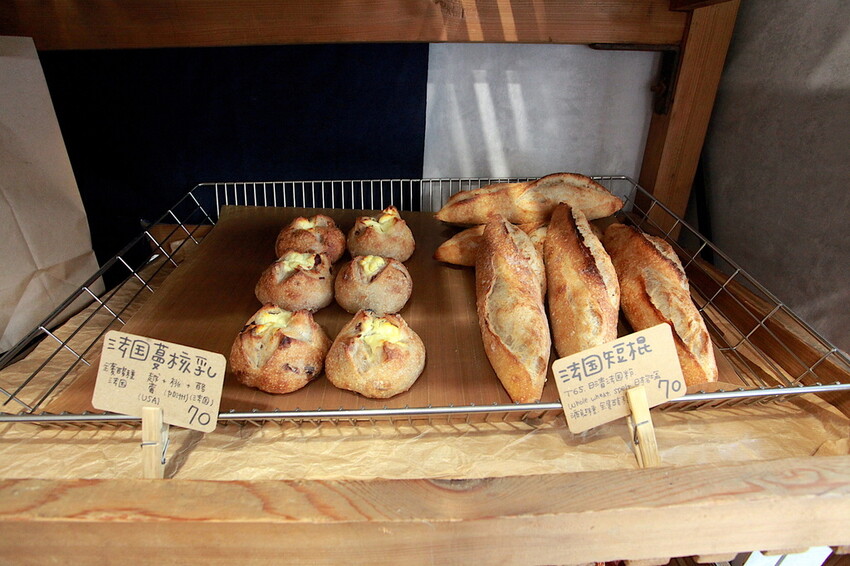 台南市北區吃。台南｜北區。「Two Wild Ducks Hanging Bakery 鴨鴨麵包」新店報報!!!!隱身在巷弄歐式麵包專門店，堪稱