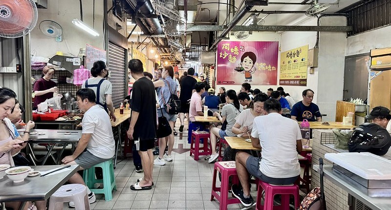 仁愛市場美食攻略：必吃阿嬌炒麵，基隆咖哩炒麵老字號排隊名店