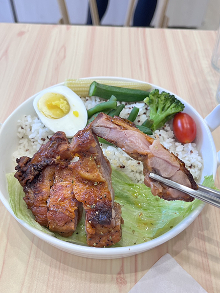 【桃園美食】韓系簡約質感文青風格咖啡廳打造健康新飲食|超讚莓