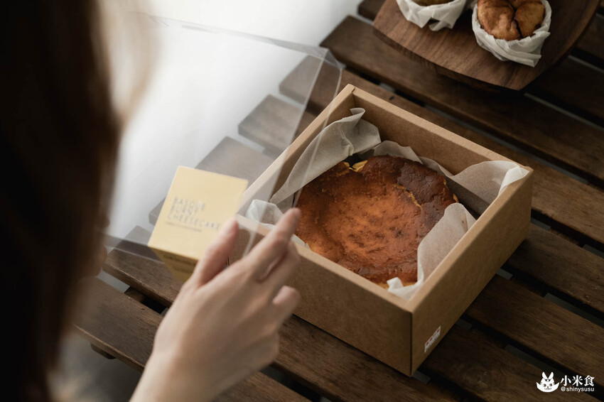 小巷陸伍巴斯克乳酪蛋糕｜不靠顏值憑實力。好吃到會上癮｜台中甜點工作室｜東區外帶宅配甜點 - 小米食