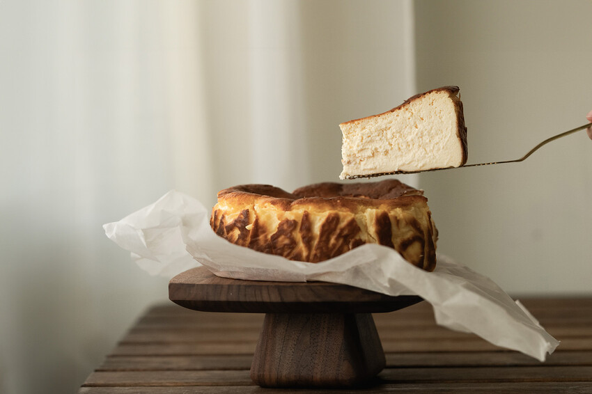 小巷陸伍巴斯克乳酪蛋糕｜不靠顏值憑實力。好吃到會上癮｜台中甜點工作室｜東區外帶宅配甜點 - 小米食